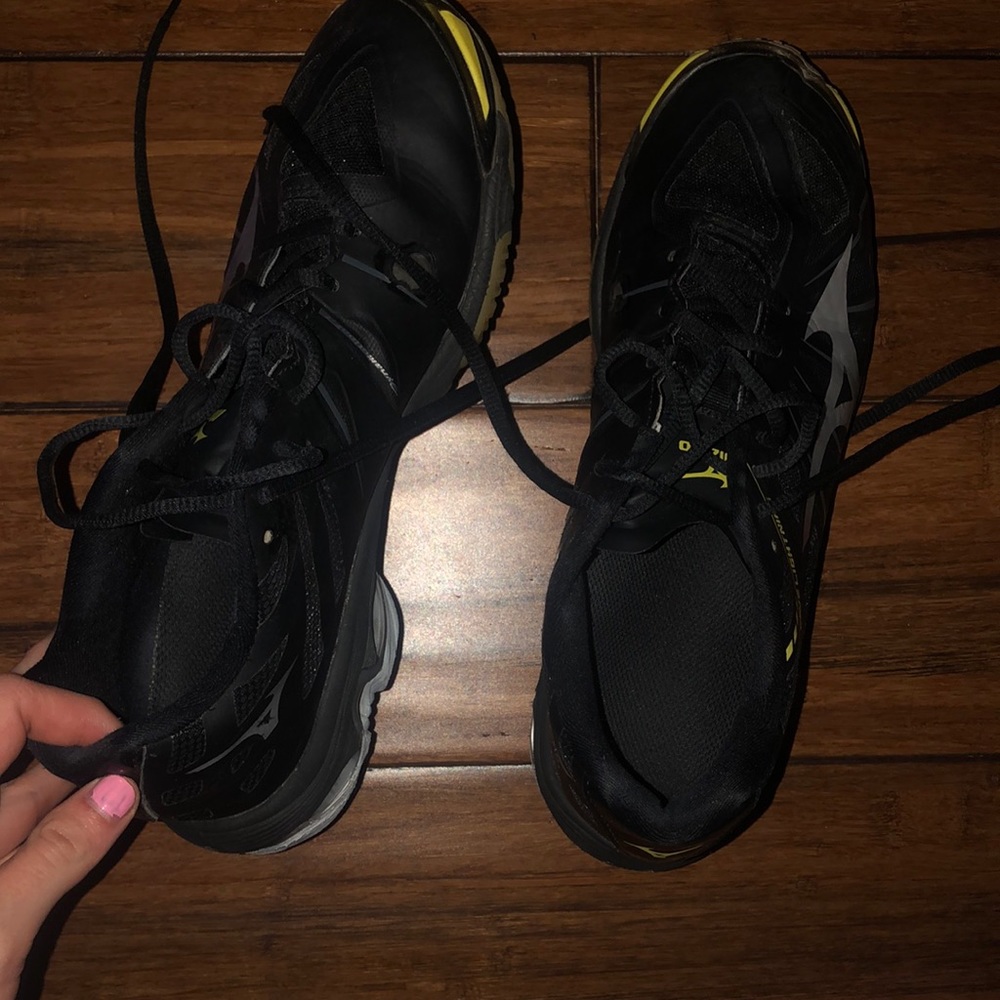 Volleyball shoes